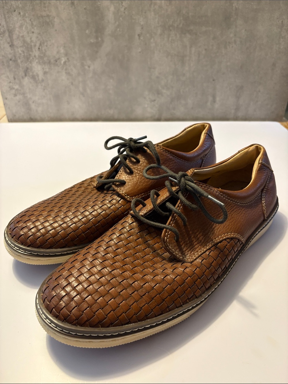 Men's size 9.5 Woven Leather sheepskin Shoes - Brown and cream- nice shape!